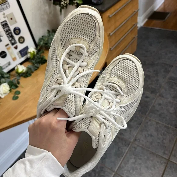 New Balance 740 - Picture 2 of 5